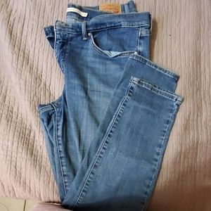 Levi 311 shaping skinny Jean's size 33